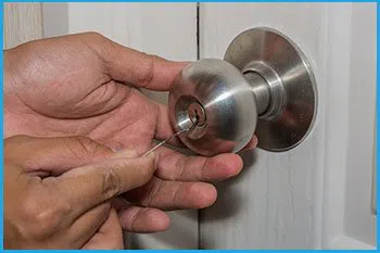 Lock Locksmith Services Indianapolis, IN 317-975-2287 - 14-unlock-door